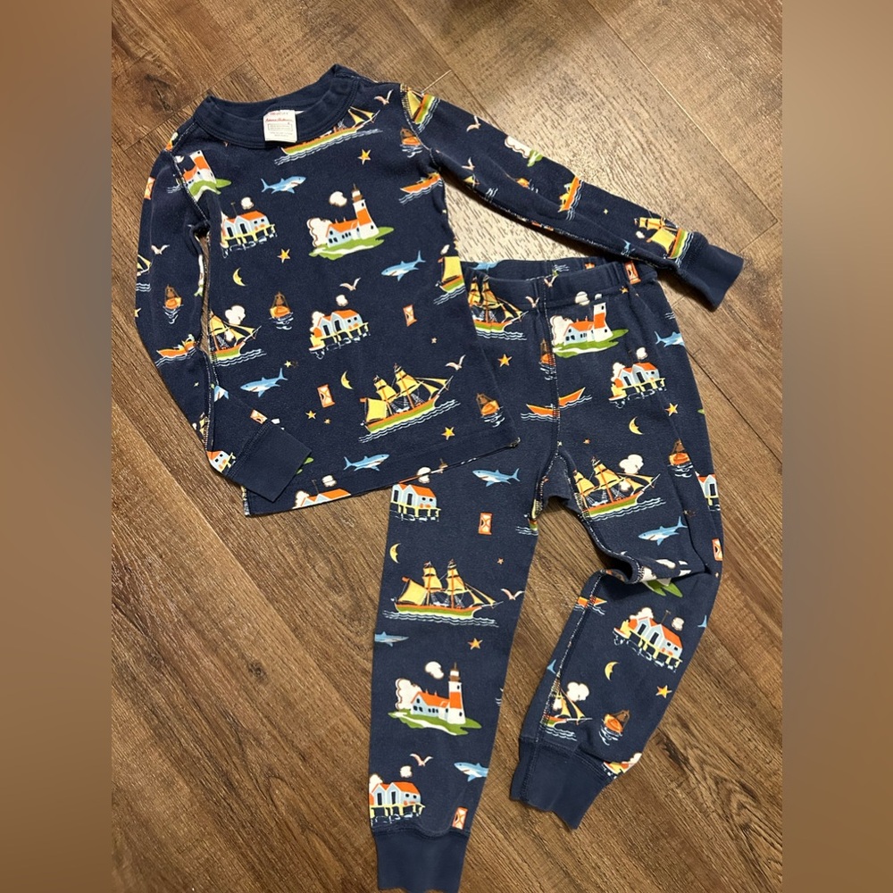 Hanna Andersson New England/Sharks print 4T pj's